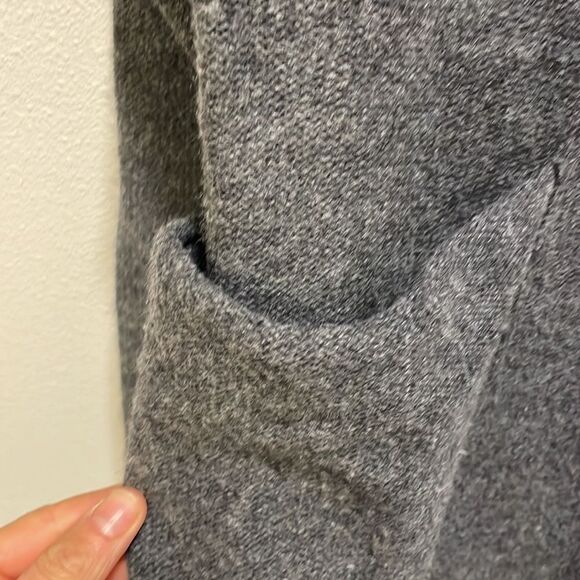 J Park woman’s cashmere and wool grey sweater - Picture 3 of 10